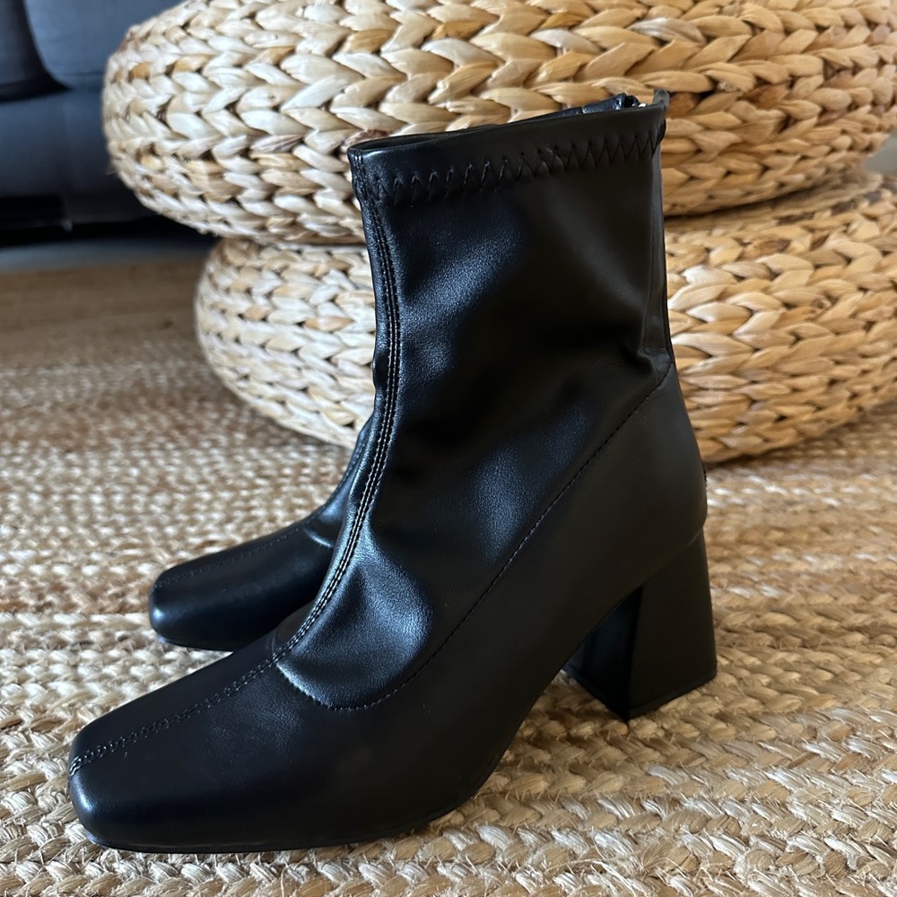Like new Black Women's Ankle Boots